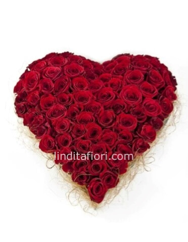 Cuore di rose colore rosso